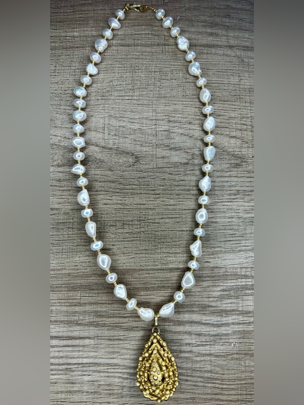 Fresh water Pearl and Vintage Gold Teardrop Pendant Necklace Handmade - Picture 2 of 5